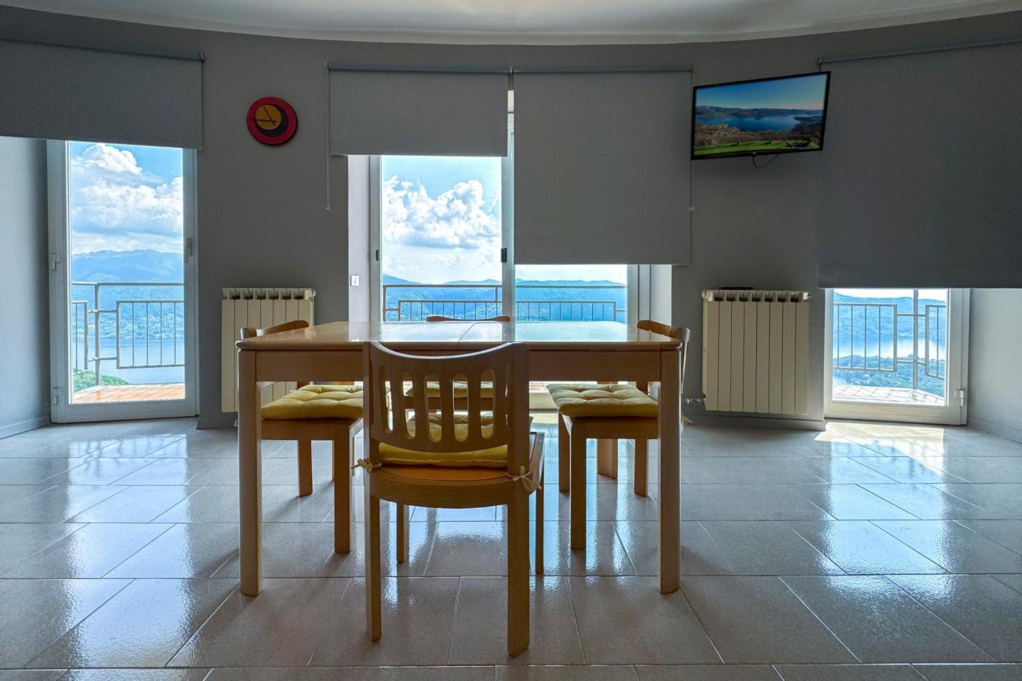 Appartamento Alberti Con Vista Lago Madonna Del Sasso Ngoại thất bức ảnh