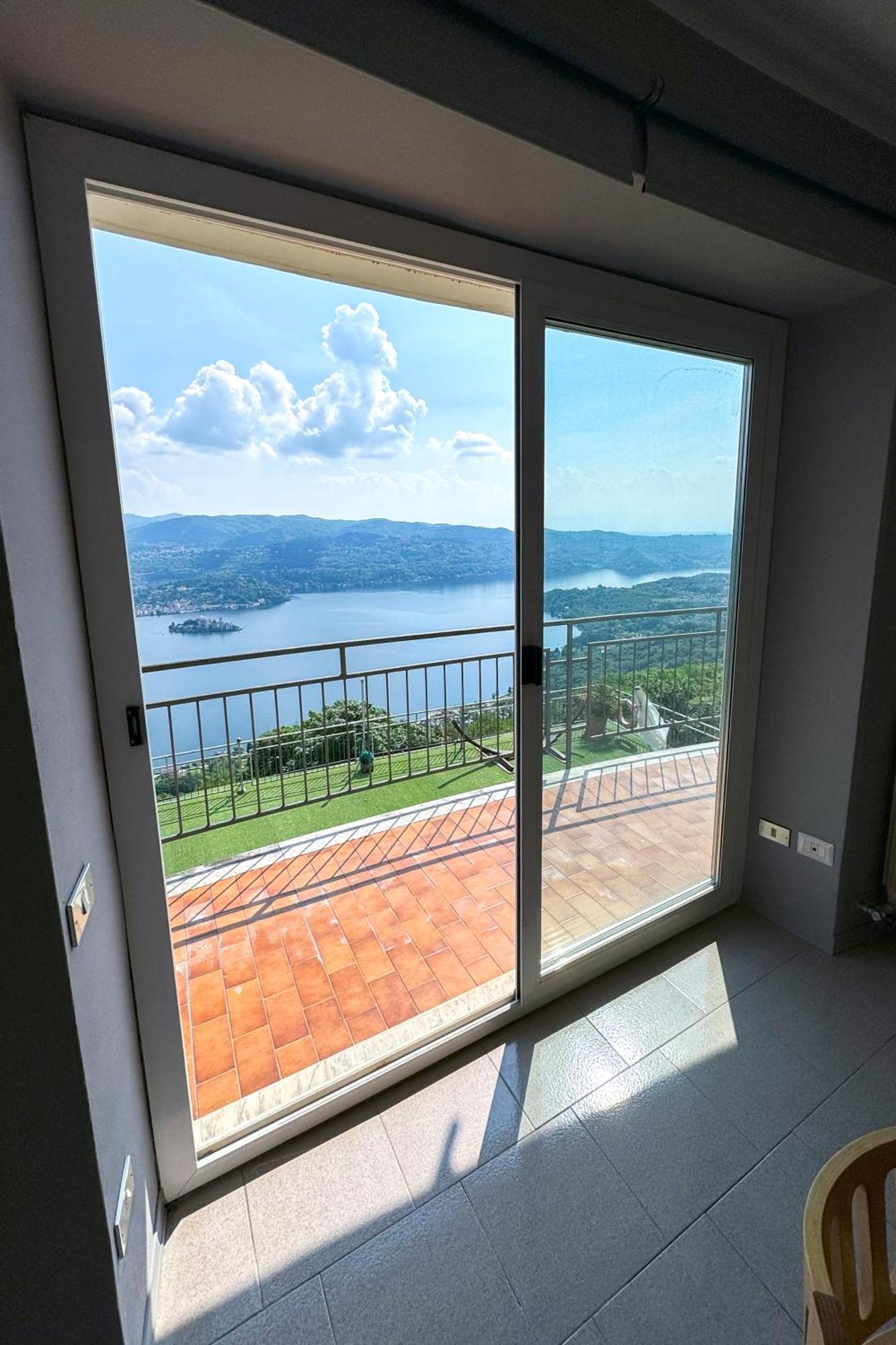 Appartamento Alberti Con Vista Lago Madonna Del Sasso Ngoại thất bức ảnh